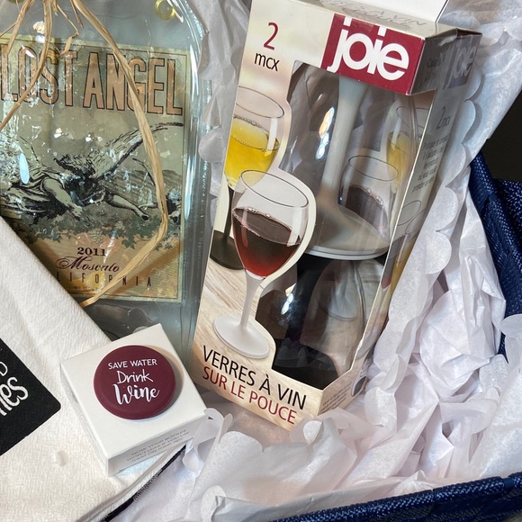 🍷Wine Accessories Woven Gift Basket Set 🍷 - Picture 2 of 13